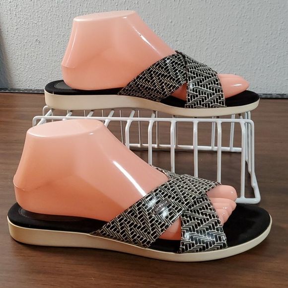 Cole Haan Grand OS Geometric Pattern Cross Strap Slide On Flats Slides Sandals 8 - Picture 1 of 8